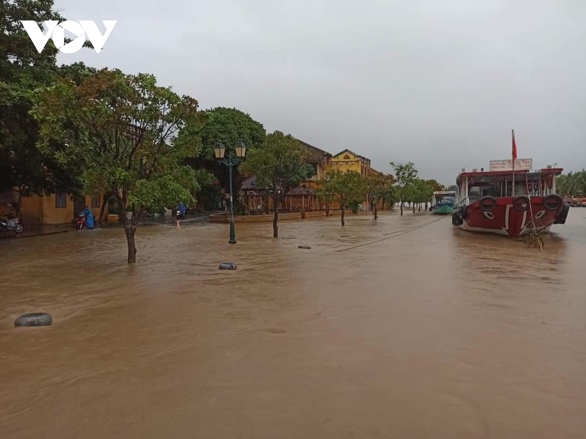 UNESCO tourist site Hoi An submerged by rising floodwater